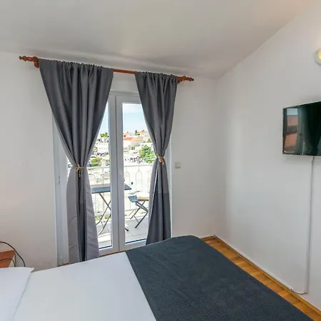 Studio J Apartment Primosten