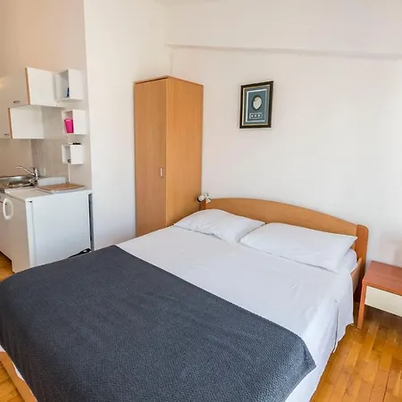 Studio J Apartment Primosten